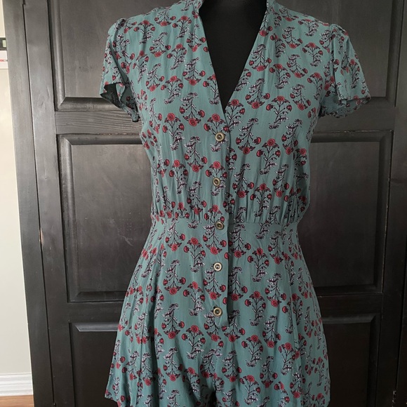 Short romper from Urban Outfitters - Picture 3 of 4